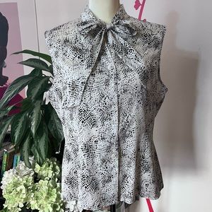 Tahari Black & White Sleeveless Blouse - Size L - EUC